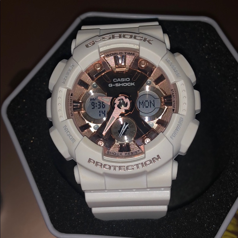 In great condition! G-shock